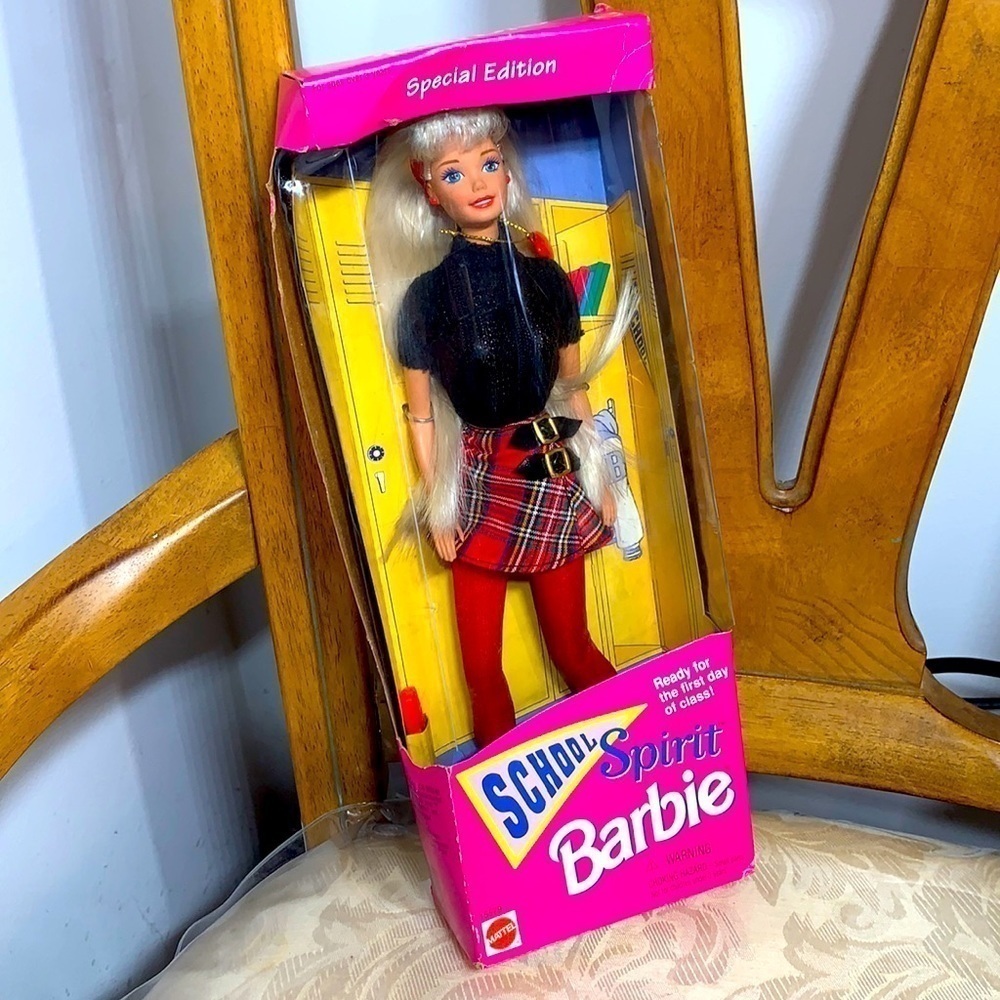 Vintage school spirit Barbie doll 1995 Big Apple Black boots blonde